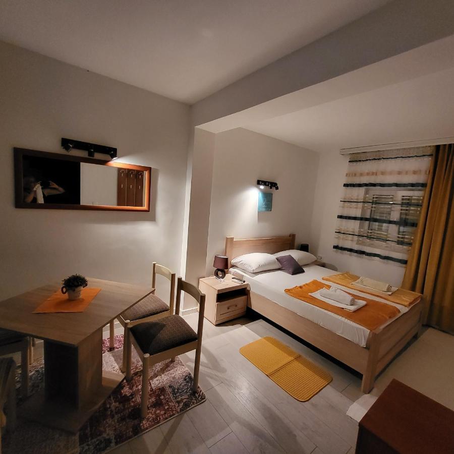 Apartmani Mia Sorajic Petrovac Exterior photo